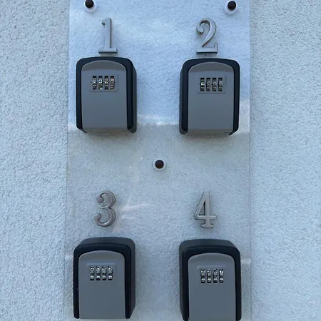 Διαμέρισμα Dvory Free Parking 1 *